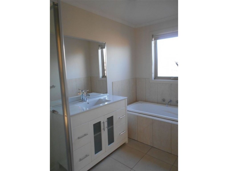 1/52 Bowen Street, Cranbourne VIC 3977