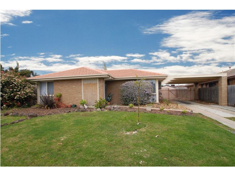 6 Rebecca Court, Cranbourne North VIC 3977