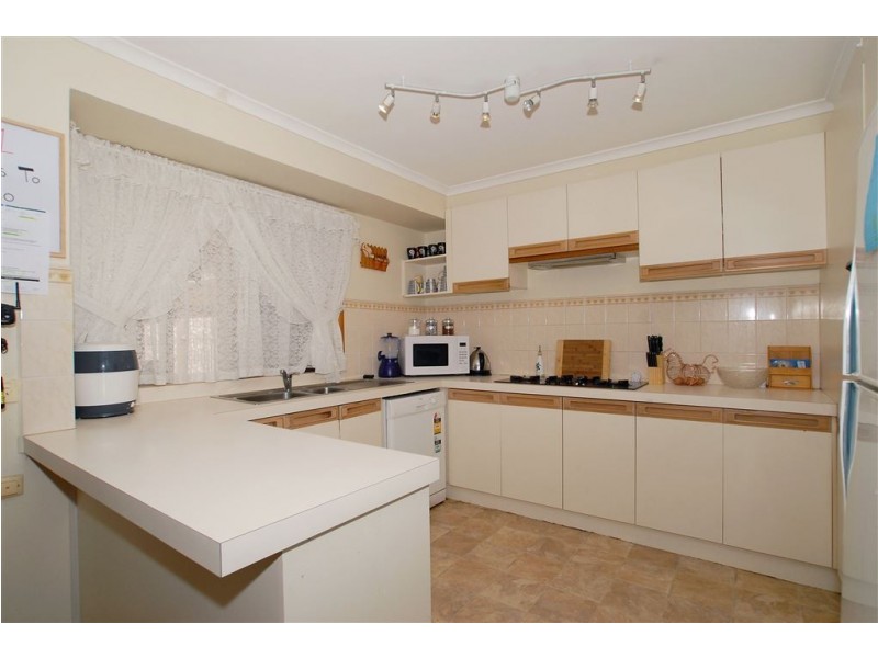 6 Rebecca Court, Cranbourne North VIC 3977
