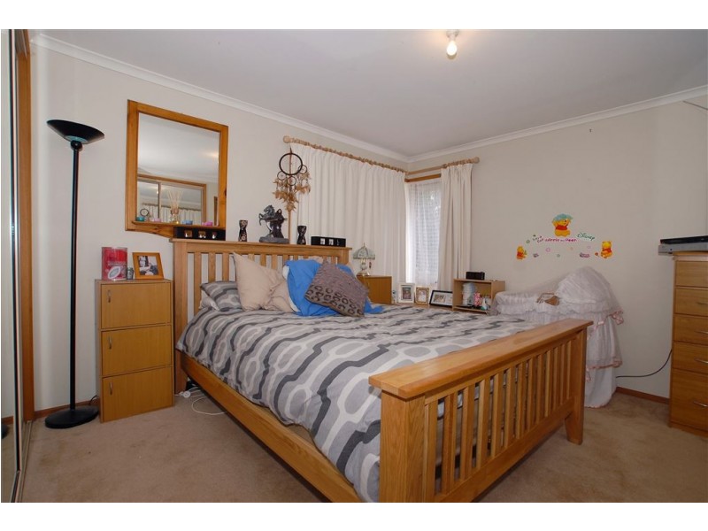 6 Rebecca Court, Cranbourne North VIC 3977