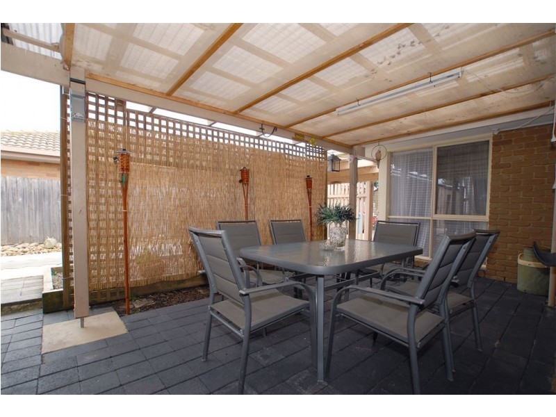 6 Rebecca Court, Cranbourne North VIC 3977