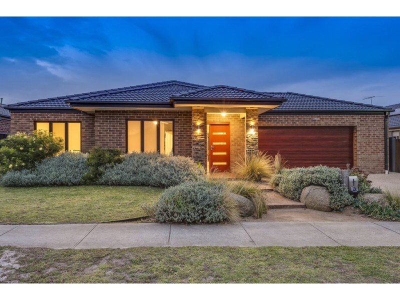6 Lumina Avenue, Cranbourne North VIC 3977