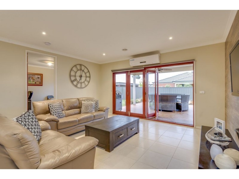 6 Lumina Avenue, Cranbourne North VIC 3977