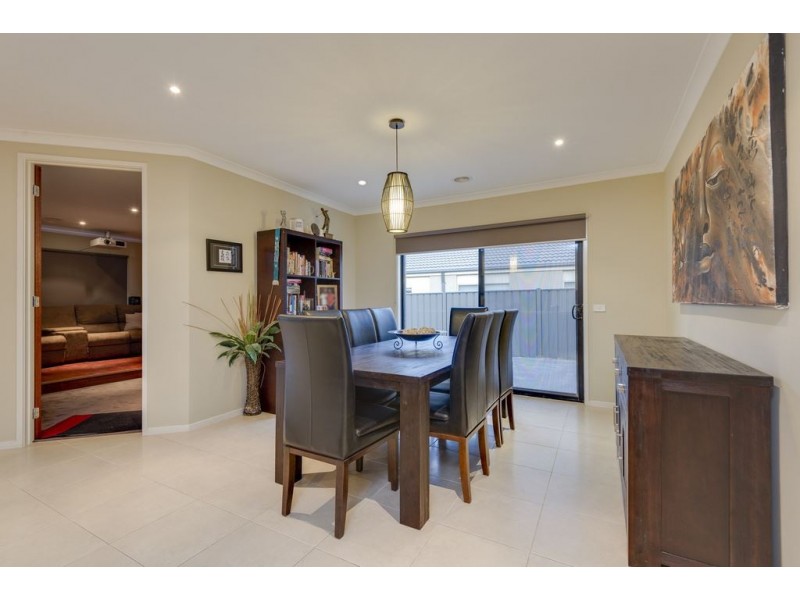 6 Lumina Avenue, Cranbourne North VIC 3977