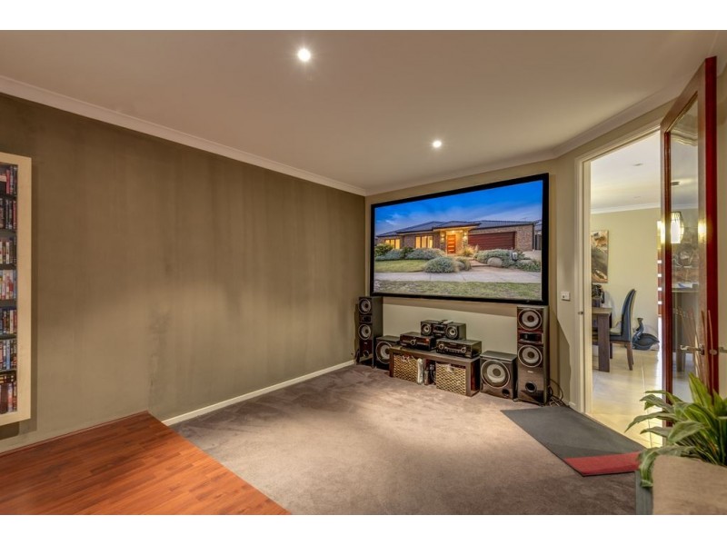 6 Lumina Avenue, Cranbourne North VIC 3977