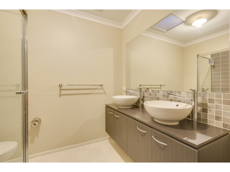 6 Lumina Avenue, Cranbourne North VIC 3977