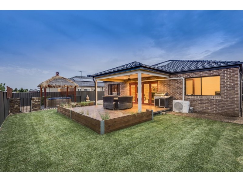 6 Lumina Avenue, Cranbourne North VIC 3977