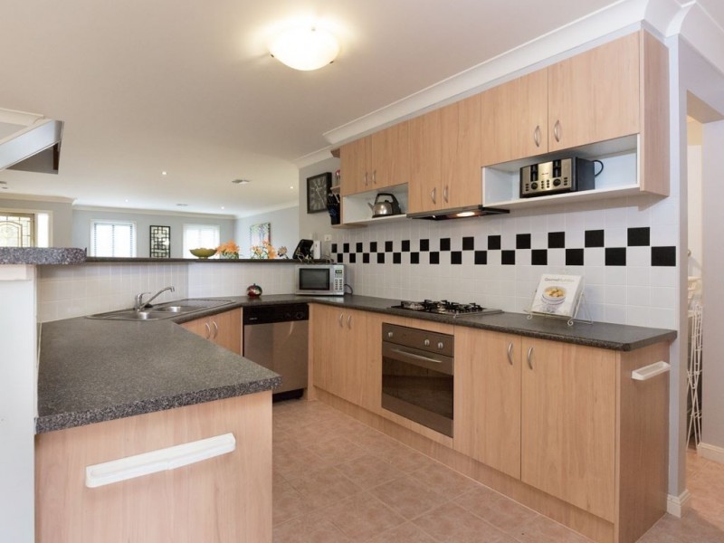 31 The Strand, Narre Warren South VIC 3805