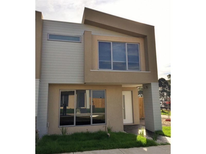 13 Nanea Path, Cranbourne VIC 3977