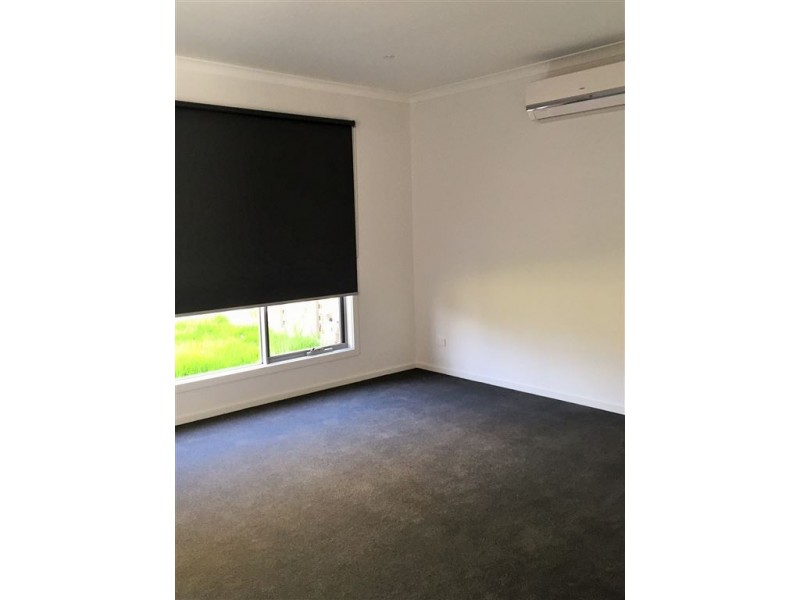 13 Nanea Path, Cranbourne VIC 3977