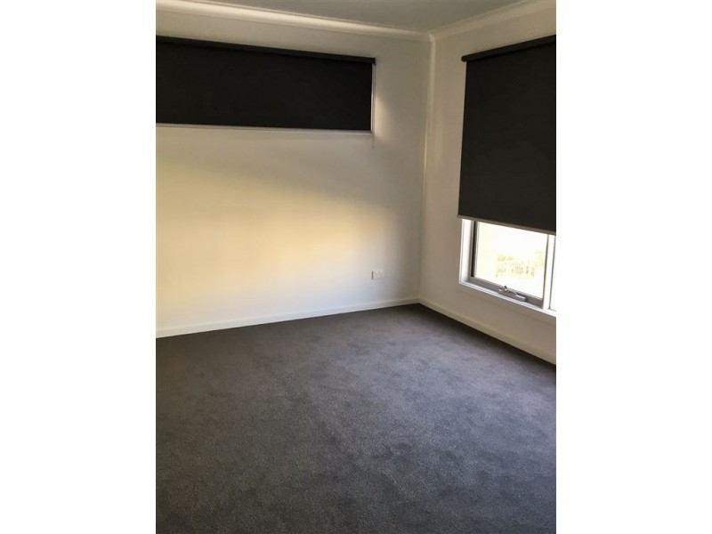 13 Nanea Path, Cranbourne VIC 3977