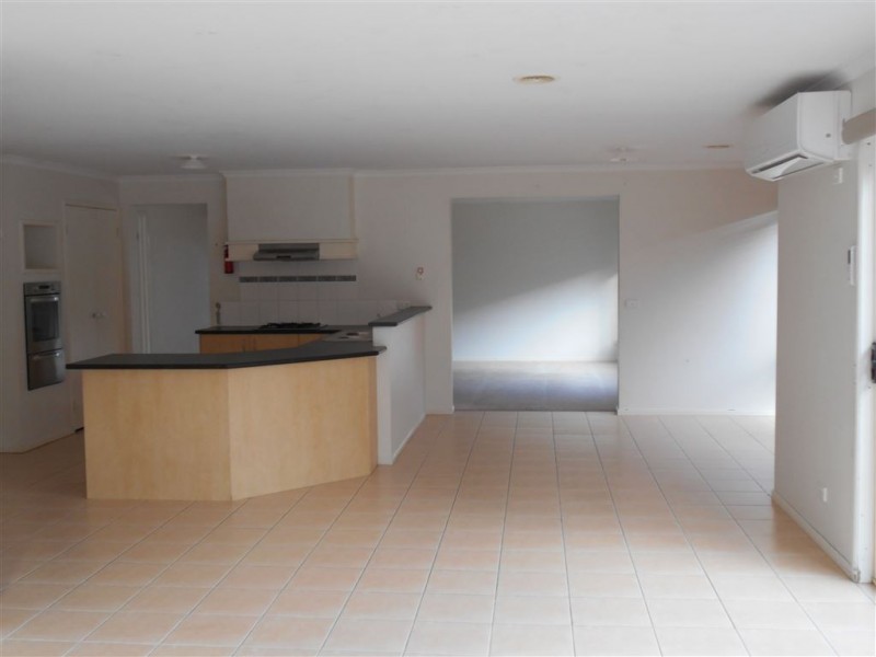 11 Taunton Court, Narre Warren South VIC 3805