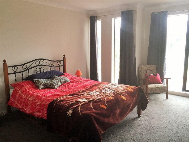 8 Middlesex Court, Cranbourne North VIC 3977