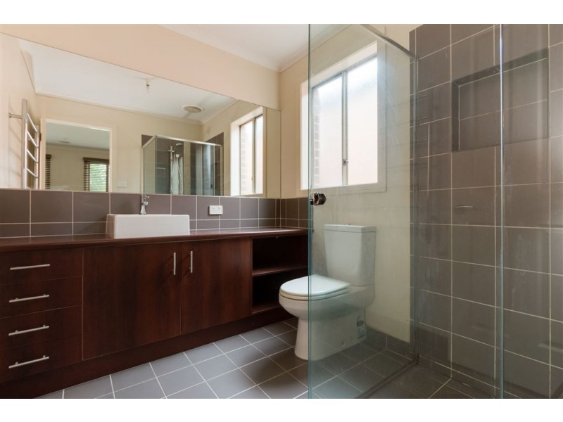 18 Tyndall Street, Cranbourne East VIC 3977