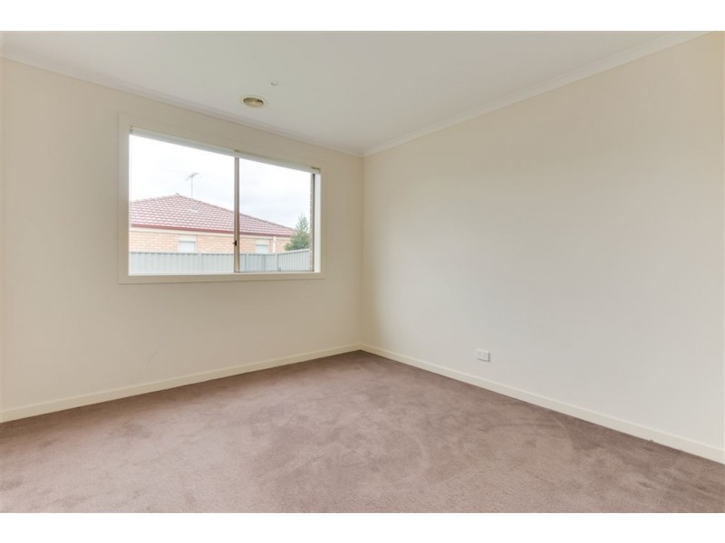 18 Tyndall Street, Cranbourne East VIC 3977