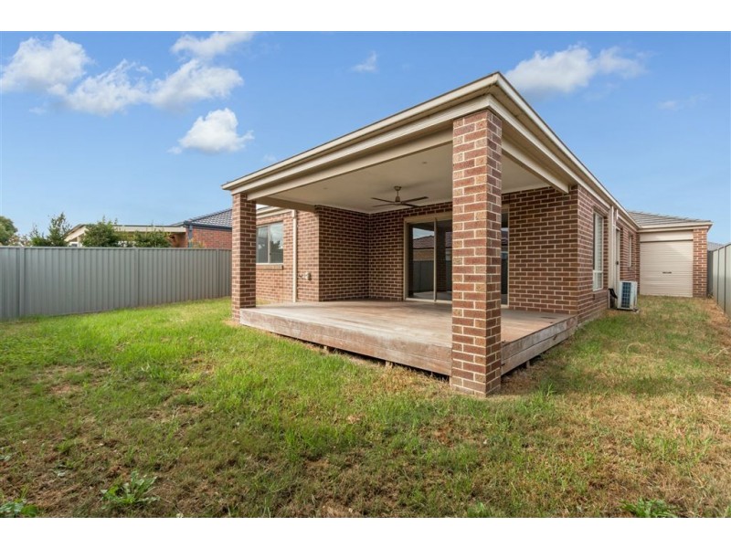 18 Tyndall Street, Cranbourne East VIC 3977