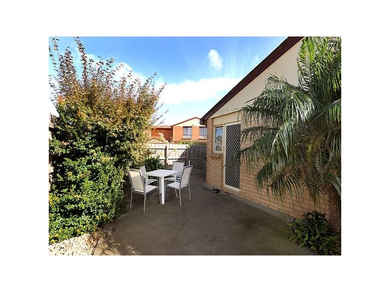 2 Warren Close, Narre Warren VIC 3805