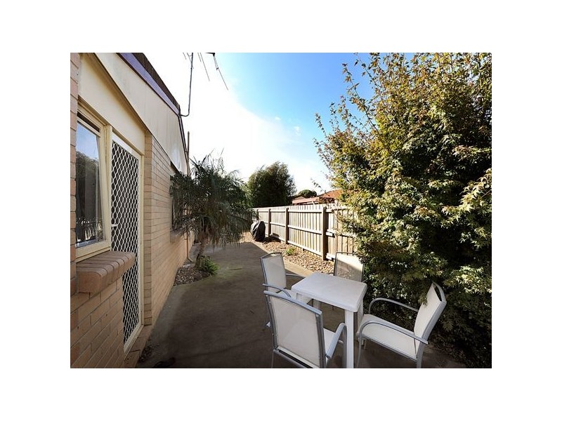 2 Warren Close, Narre Warren VIC 3805