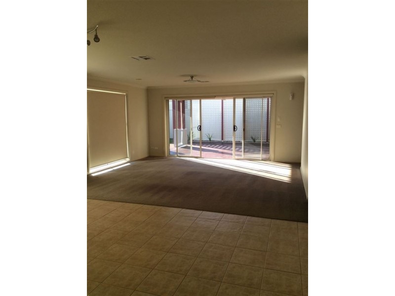 54 Scotsdale Drive, Cranbourne East VIC 3977