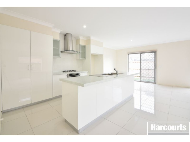 39 Linden Tree Way, Cranbourne North VIC 3977