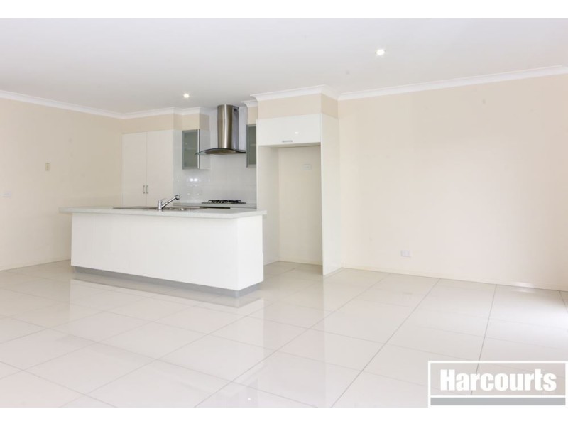 39 Linden Tree Way, Cranbourne North VIC 3977