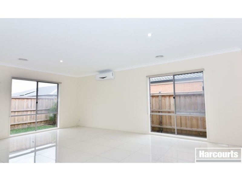 39 Linden Tree Way, Cranbourne North VIC 3977