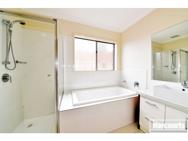 39 Linden Tree Way, Cranbourne North VIC 3977