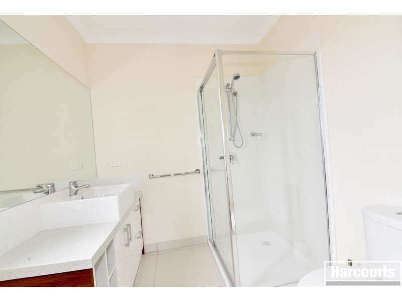 39 Linden Tree Way, Cranbourne North VIC 3977