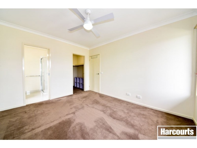 39 Linden Tree Way, Cranbourne North VIC 3977