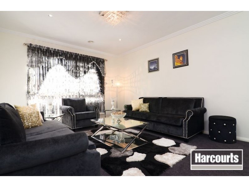 17 Mickleham Drive, Cranbourne North VIC 3977