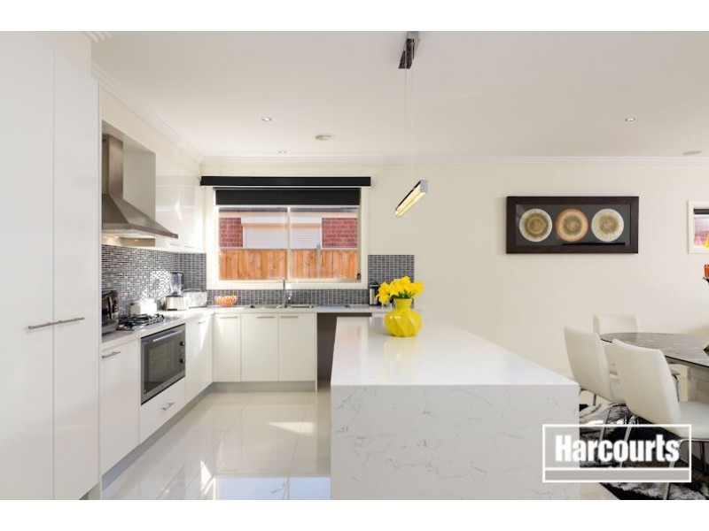 17 Mickleham Drive, Cranbourne North VIC 3977