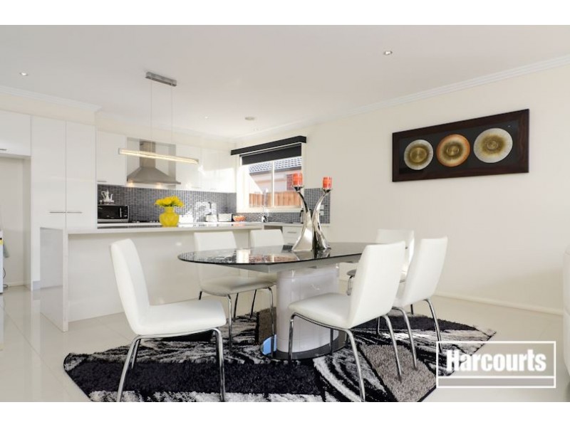 17 Mickleham Drive, Cranbourne North VIC 3977