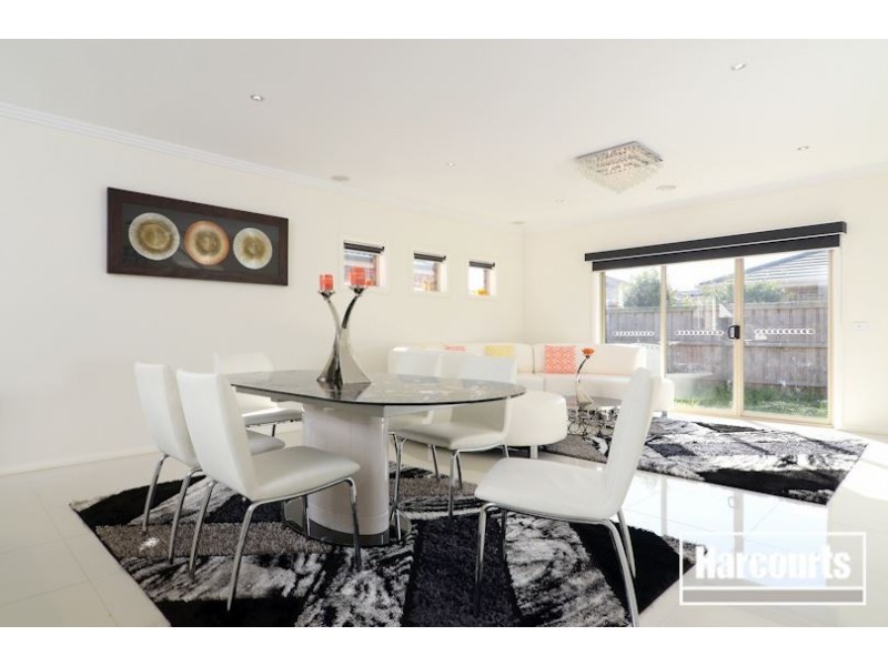 17 Mickleham Drive, Cranbourne North VIC 3977