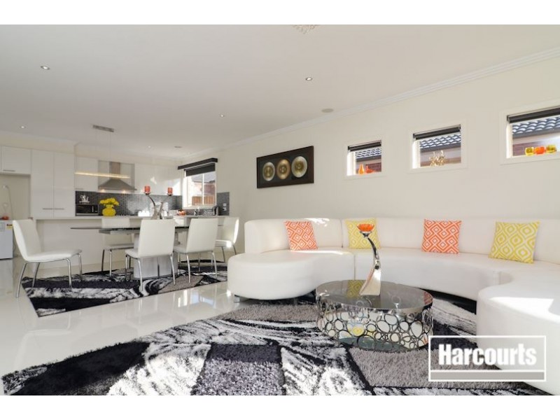 17 Mickleham Drive, Cranbourne North VIC 3977