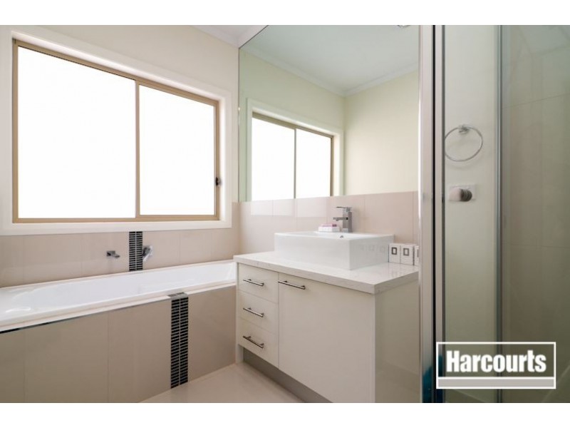 17 Mickleham Drive, Cranbourne North VIC 3977