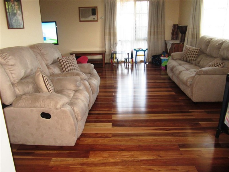 10 Tottington Rise, Berwick VIC 3806