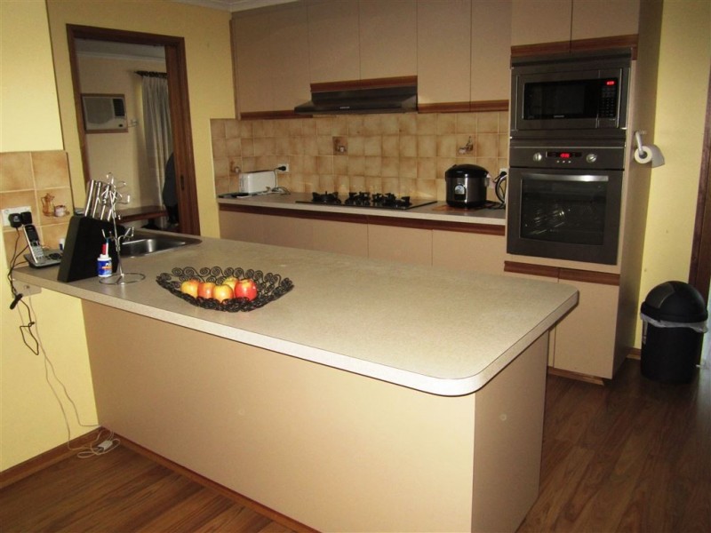 10 Tottington Rise, Berwick VIC 3806