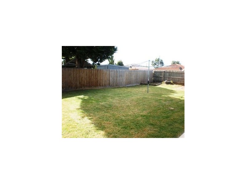37 Fenfield Street, Cranbourne VIC 3977