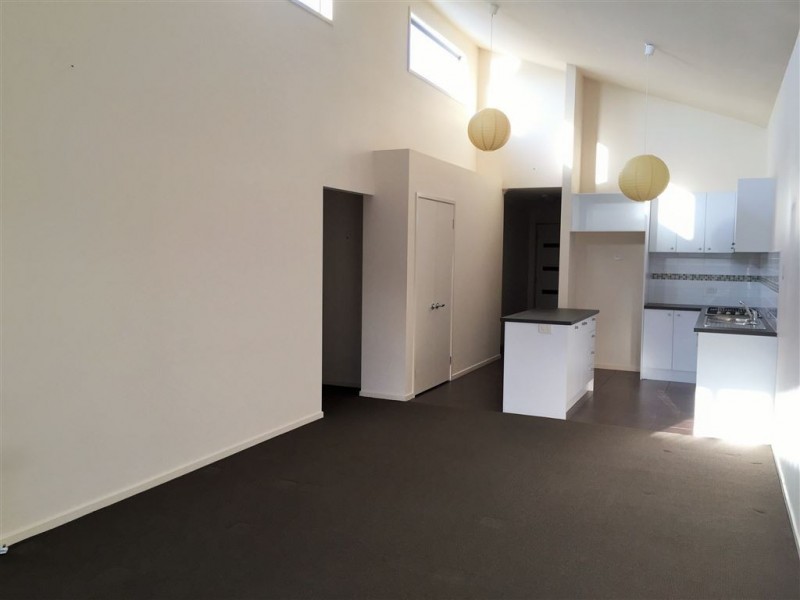 180 Paterson Drive, Lynbrook VIC 3975