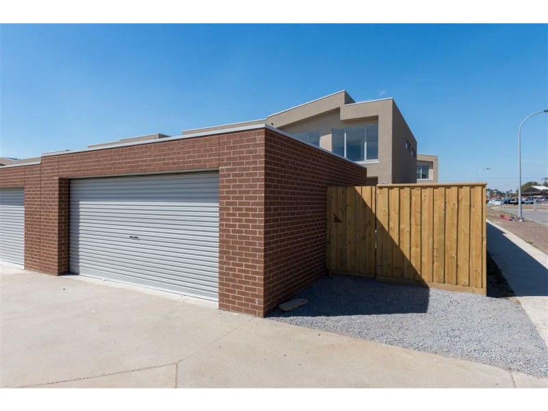 1 Nanea Path, Cranbourne VIC 3977