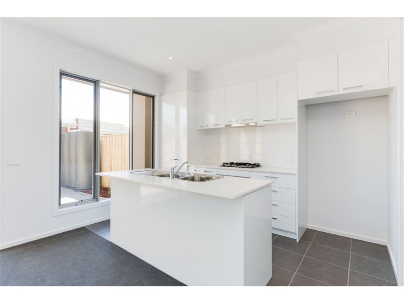 1 Nanea Path, Cranbourne VIC 3977