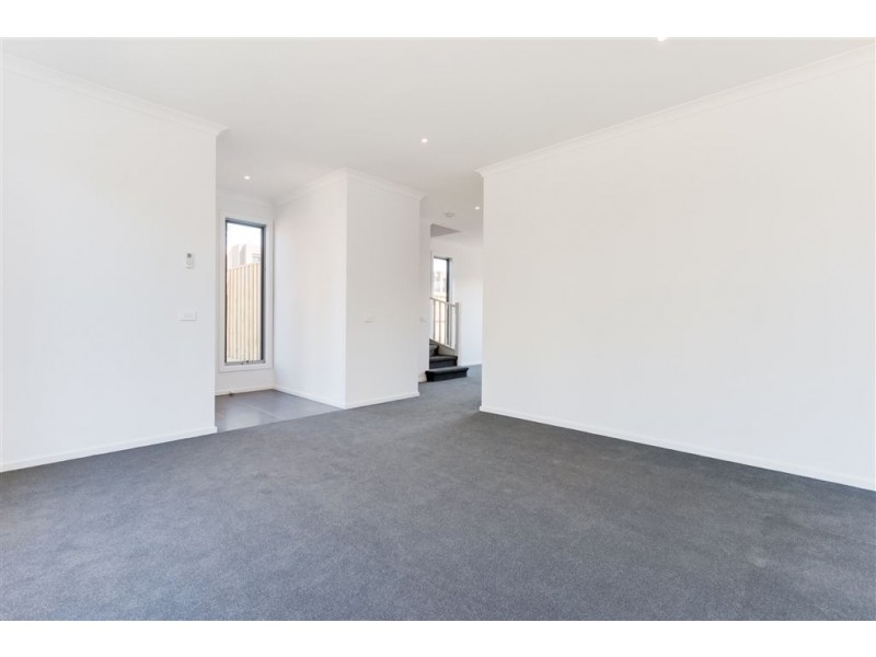 1 Nanea Path, Cranbourne VIC 3977
