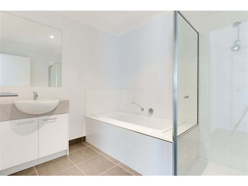 1 Nanea Path, Cranbourne VIC 3977