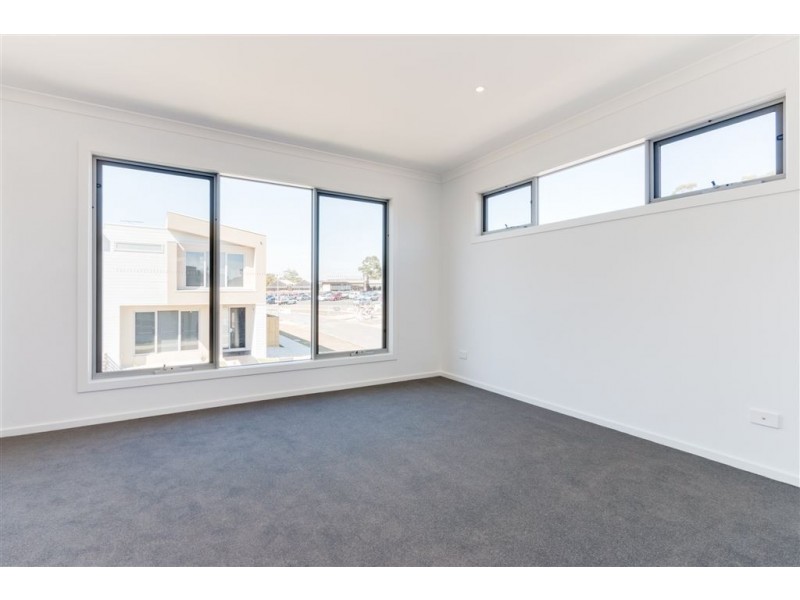 1 Nanea Path, Cranbourne VIC 3977