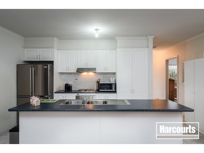 4 Greenock Crescent, Cranbourne East VIC 3977