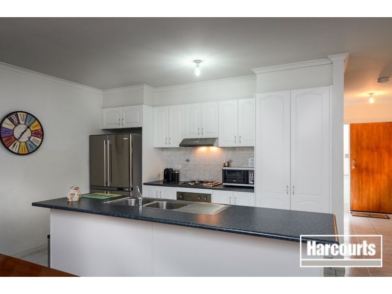 4 Greenock Crescent, Cranbourne East VIC 3977