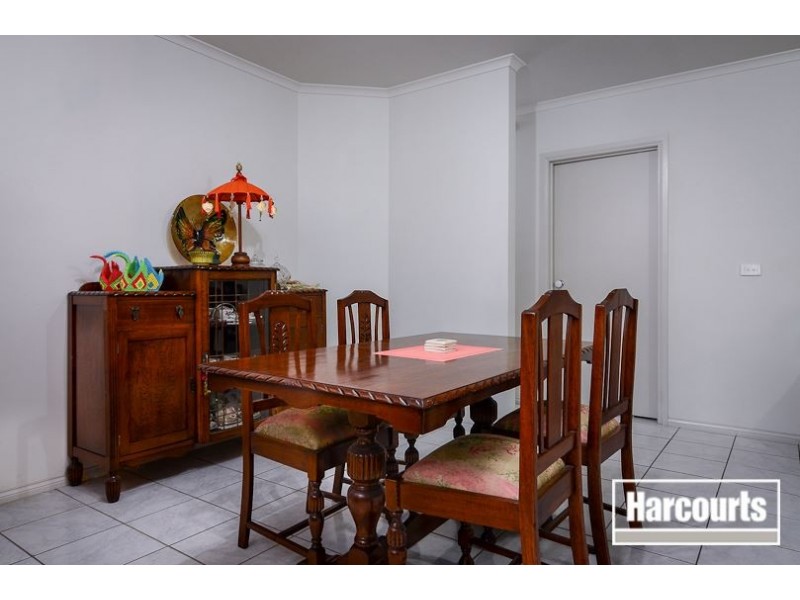 4 Greenock Crescent, Cranbourne East VIC 3977