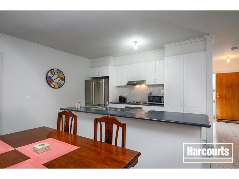4 Greenock Crescent, Cranbourne East VIC 3977