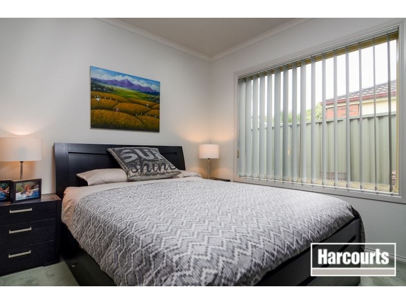 4 Greenock Crescent, Cranbourne East VIC 3977