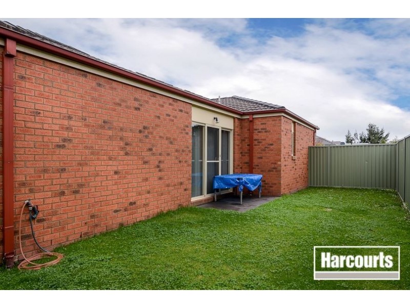 4 Greenock Crescent, Cranbourne East VIC 3977